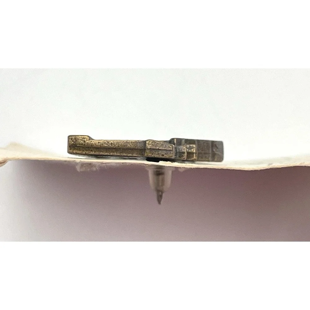 Vintage 1990s Longaberger Homestead Crawford Barn Danforth Pewter Lapel‎ Pin